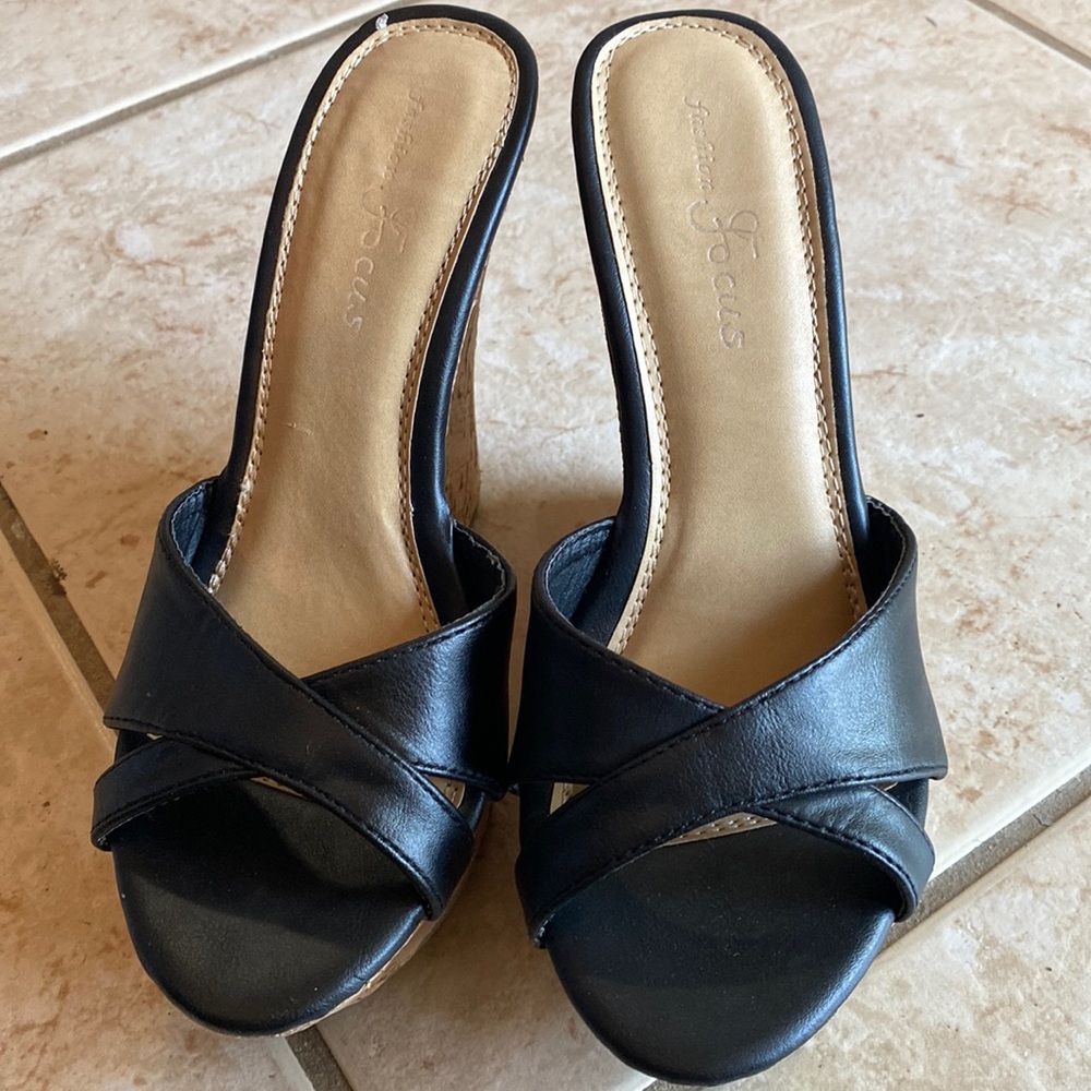 Black wedges